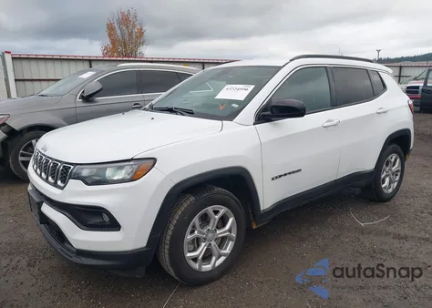 2024 Jeep Compass Latitude 4X4 z USA, uszkodzony, nr VIN 3C4NJDBN1RT118125
